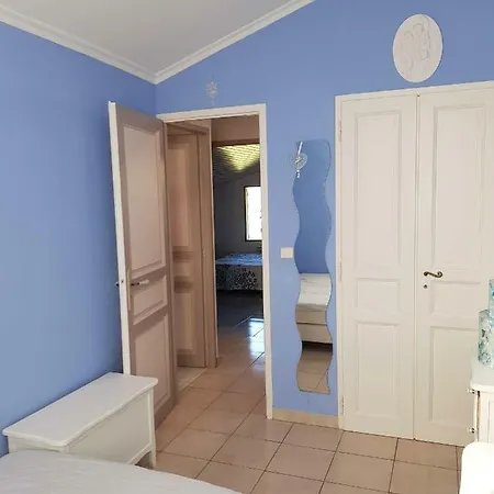 La Maison Adossee A La Colline *