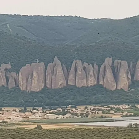 La Maison Adossee A La Colline *