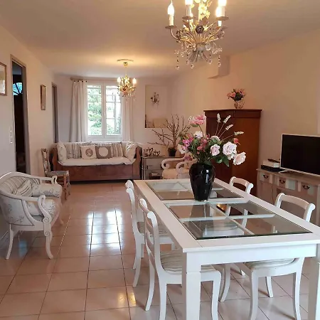 La Maison Adossee A La Colline 펜션