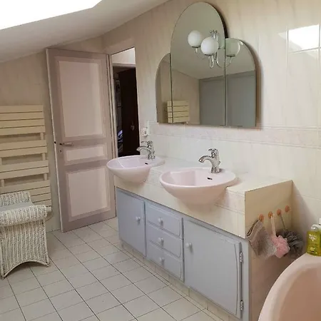 La Maison Adossee A La Colline 펜션